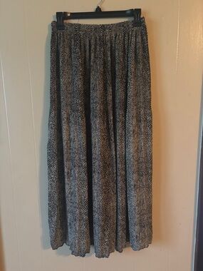 Vintage Robbie Bee Black and White Printed Maxi Skirt. Size small